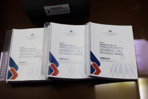 Gobierno somete al Congreso Gobierno somete al Congreso