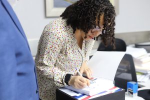 Poder Ejecutivo deposita en Poder Ejecutivo deposita en